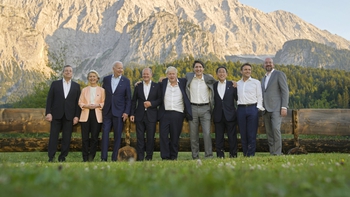 G7: Chậm chạp và đầy vướng mắc